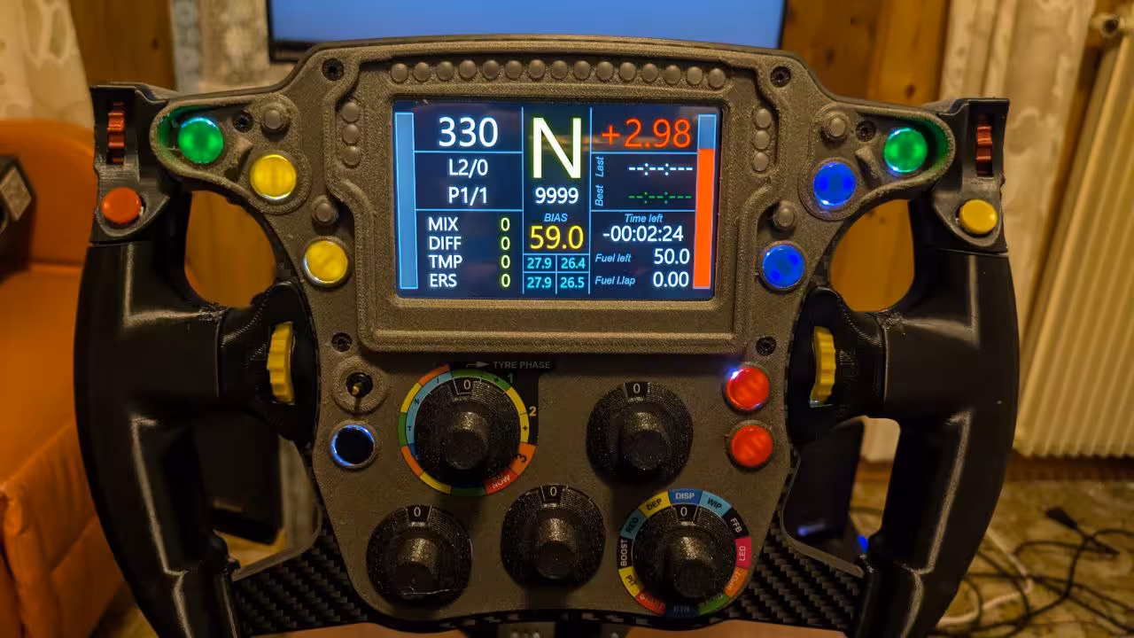 Simulatore di F1 e volanti DIY